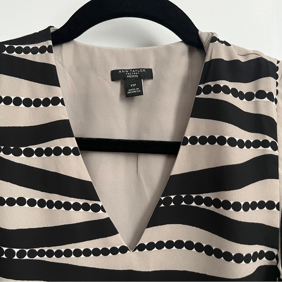 Ann Taylor Top XSP - Picture 2 of 8